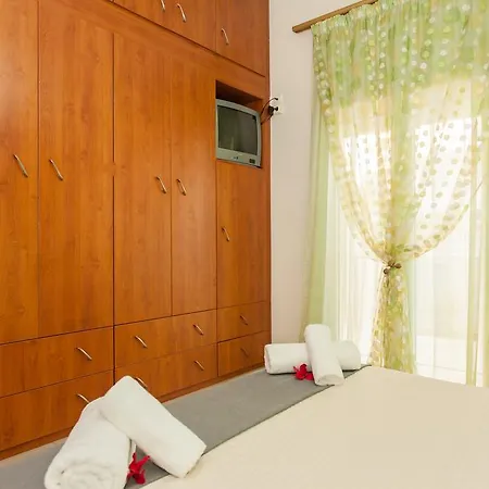 Anesis House *